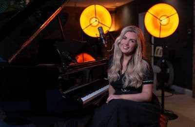 Profile image of Chloe Barry