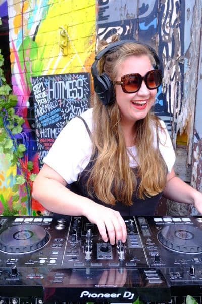 Profile image of Laura Weaver