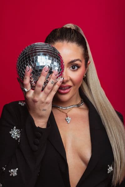 Profile image of Lyndsay Simon