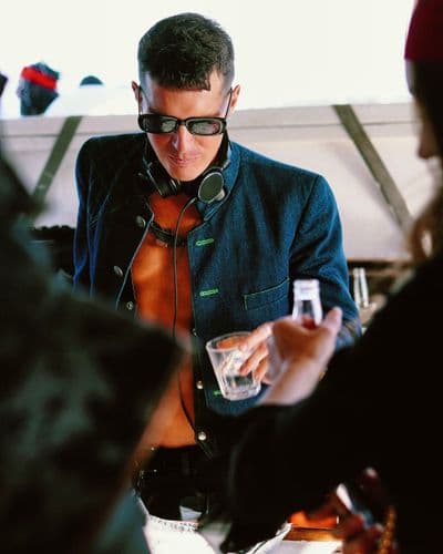 Profile image of Alex Deb
