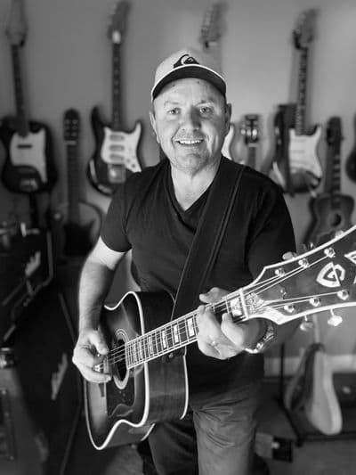 Profile image of Derek Garment Music