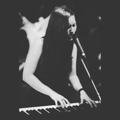 Profile image of Erin Ross