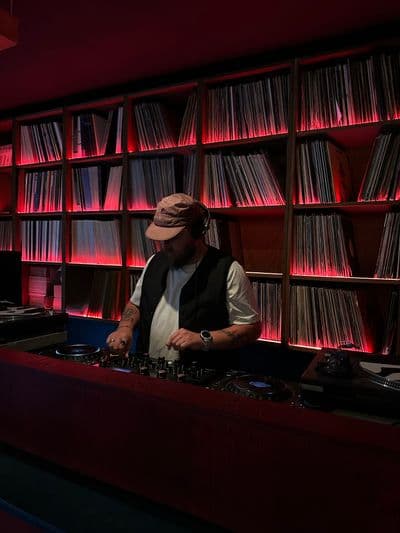 Profile image of Alex Moore