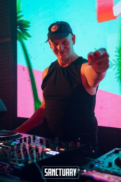 Profile image of Neil Hume