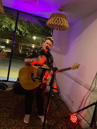 Profile image of ali chisholm live music