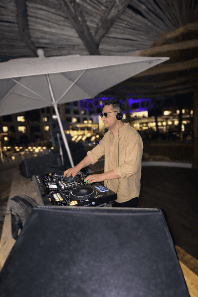 Profile image of Adrian V