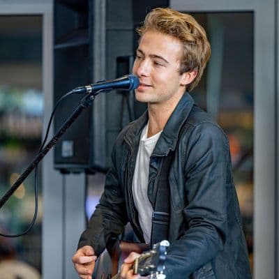 Profile image of Curt Luxton