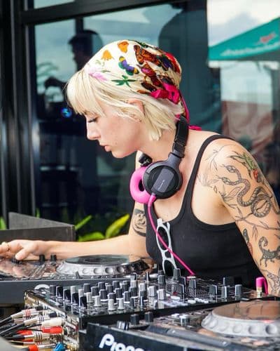 Profile image of Hauswife